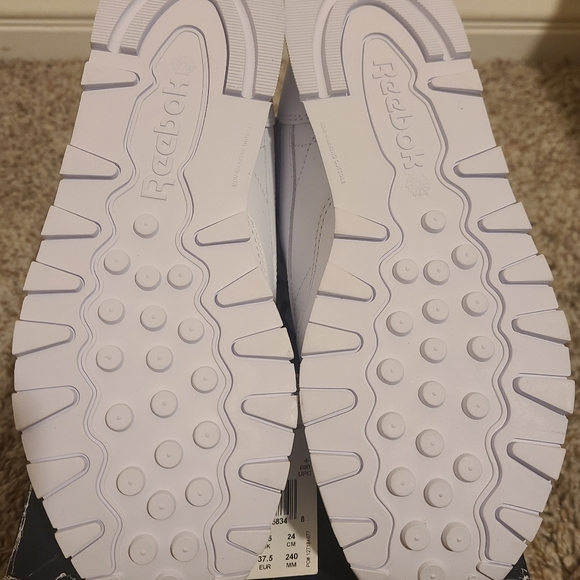 Reebok - Picture 5 of 6